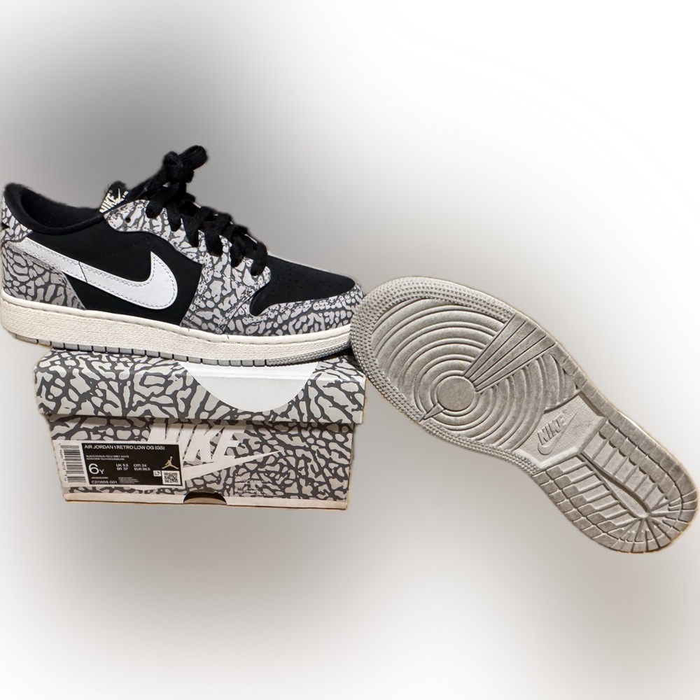 Jordan Air Jordan 1 Retro Low OG (GS 6) 7.5 Women’s